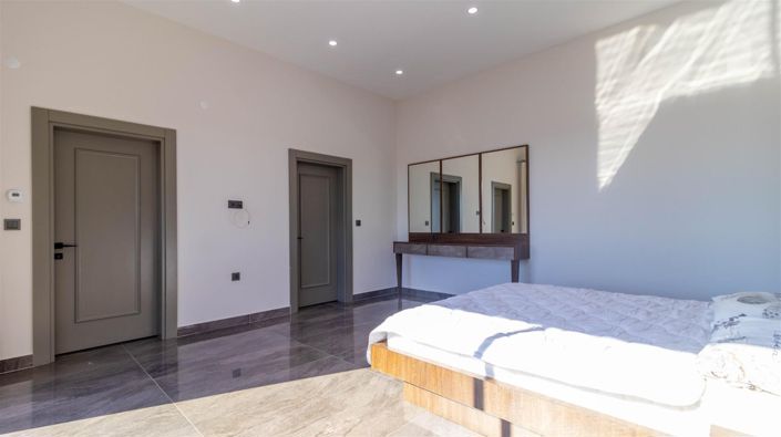 Image No.17-5 Bed Villa for sale