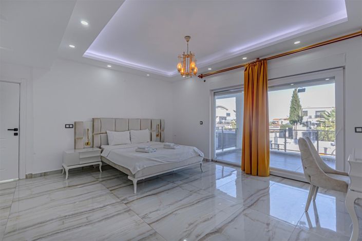 Image No.20-7 Bed Villa for sale