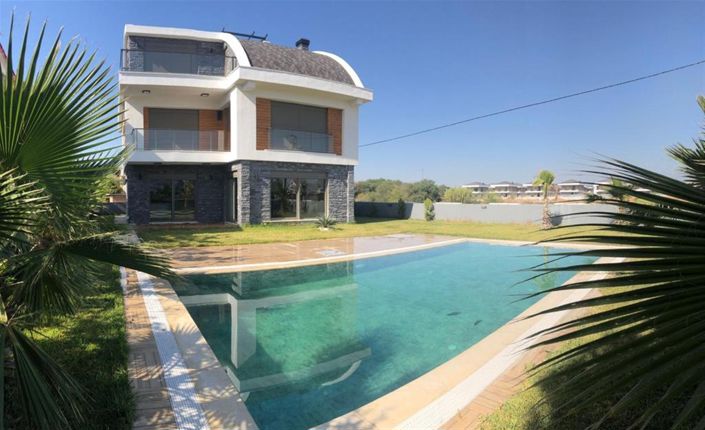 Image No.2-5 Bed Villa for sale