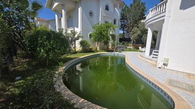 Upscale Villa For Sale In Belek With A Private Garden, Pool & Parking - Villa with a private pool and garden