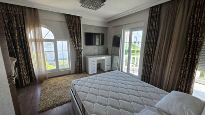 Upscale Villa For Sale In Belek With A Private Garden, Pool & Parking - Master bedroom