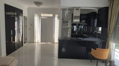 Upscale Villa For Sale In Belek With A Private Garden, Pool & Parking - Corner kitchen with a breakfast bar