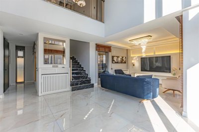 Deluxe Golf Villa With A Private Pool For Sale In Belek - Huge living space with lounge and kitchen