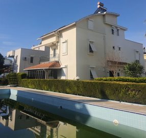Furnished Villa For Sale With A Pool & Garden In Belek - Main image of the villa and pool