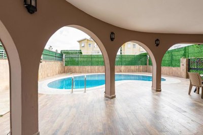 Belek Golf Villa With A Private Pool For Sale - Poolside terrace