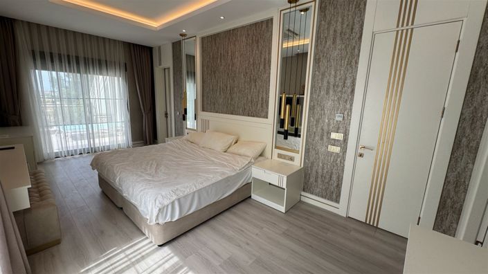 Image No.10-5 Bed Villa for sale