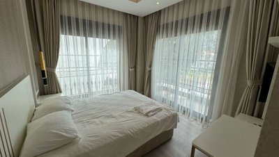 Flawless Villa For Sale In Belek, Antalya With A Pool, Garden & Parking - Bedroom with a balcony