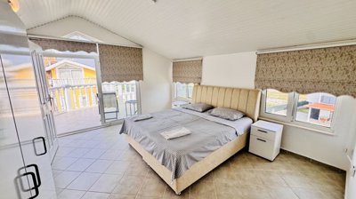 Glamourous Villa With A Private Pool For Sale In Antalya - Bedroom with an ensuite
