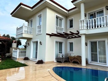 Garden-Floor Apartment For Sale In Scenic Dalyan - Communal swimming pool