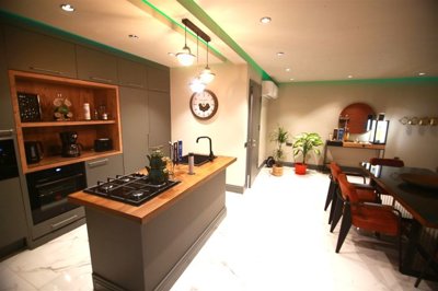 Quality Villa For Sale in Belek, Antalya With A Private Pool, Parking & Garden - Kitchen with island