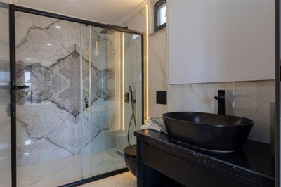 Smart Home Villa For Sale in Belek With A Private Pool, Sauna, & Garden - Luxury bathroom