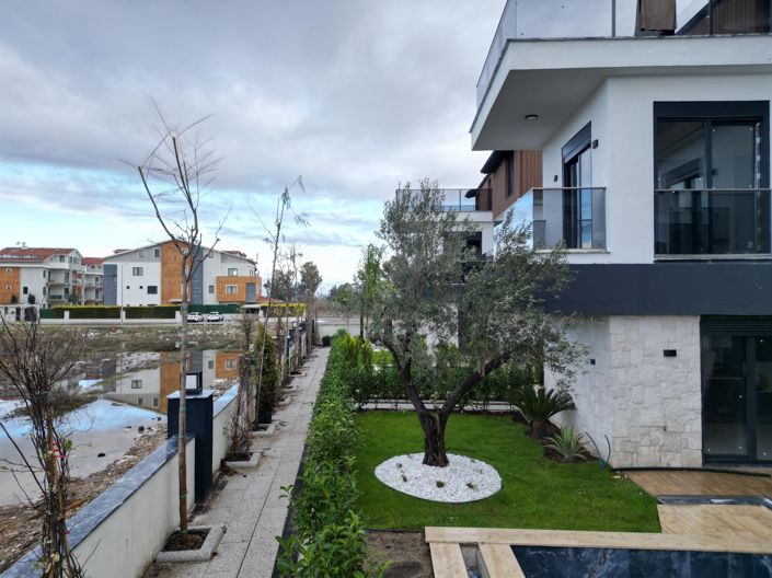 Image No.3-5 Bed Villa for sale