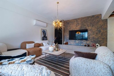 Smart Home Villa For Sale in Belek With A Private Pool, Sauna, & Garden - Lounge with ample light
