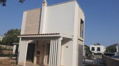 Detached Bodrum Villa For Sale Near Central Gumusluk - Villa with a garden and terrace