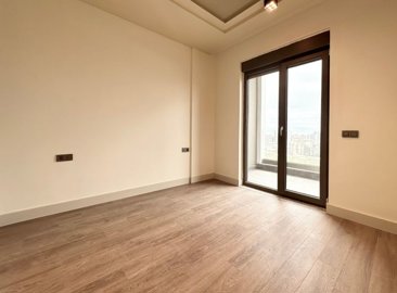 Brand-New Antalya Apartments For Sale In Altintas - Room with a balcony