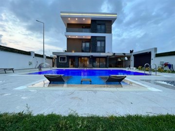Detached Spa Villa For Sale in Belek, Antalya With Private Facilities - A modern villa with private garden