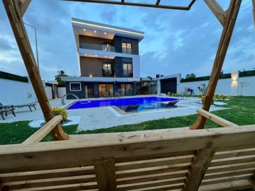 Detached Spa Villa For Sale in Belek, Antalya With Private Facilities - Immaculate garden and pool