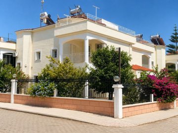 Detached Didim Villa For Sale With A Vast Roof Terrace – Ideal corner position on the site