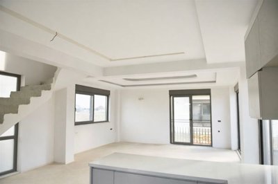 Brand-New Detached Villa For Sale With A Garden & Pool In Antalya - Open-plan living room