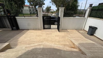Brand-New Detached Villa For Sale With A Garden & Pool In Antalya - Private driveway and parking