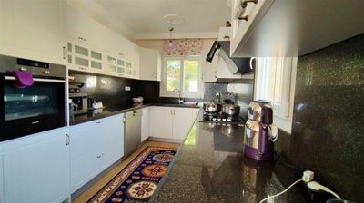 A Beautiful Sea-View Apartment For Sale - Modern fitted kitchen