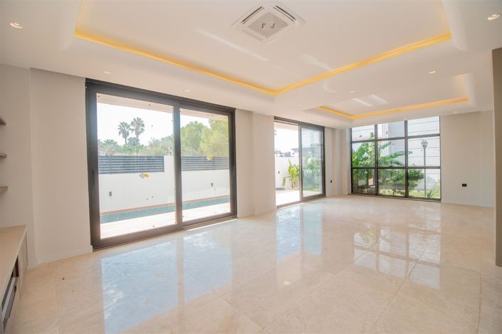 Image No.19-4 Bed Villa for sale