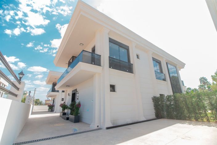 Image No.4-4 Bed Villa for sale