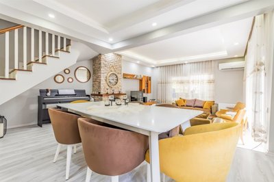 Incredible Antalya Property For Sale - Dining area to the lounge