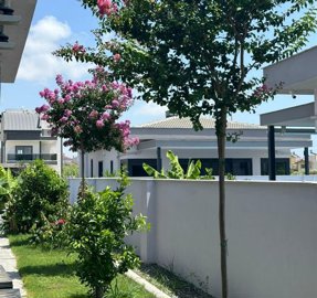 Belek Single-Storey Villa With A Private Pool For Sale In Antalya - Pretty garden with ample privacy