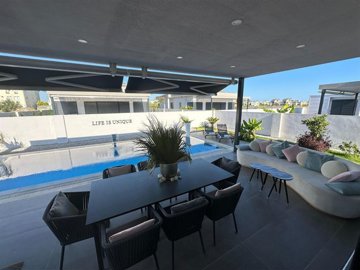 Belek Single-Storey Villa With A Private Pool For Sale In Antalya - Covered terrace next to the pool