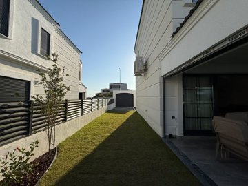 Key-Ready Villas For Sale In Kusadasi - Private parking and garden