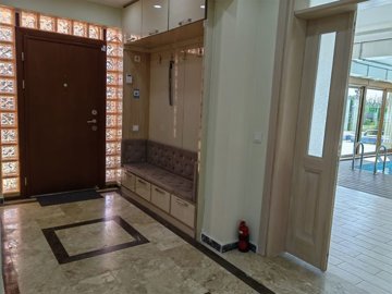 Lavish 4-Bedroom Villa For Sale In Belek - Entrance hallway