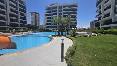 Brand-New Antalya Apartments In Altintas For Sale - Social areas around the pool