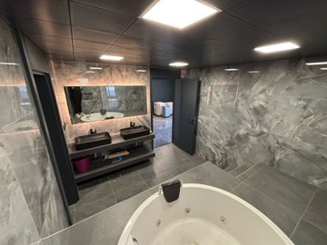 Opulent Antalya Property For Sale - Opulent master bedroom ensuite