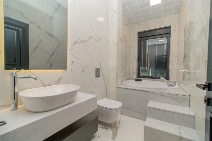 Image No.17-4 Bed Villa for sale