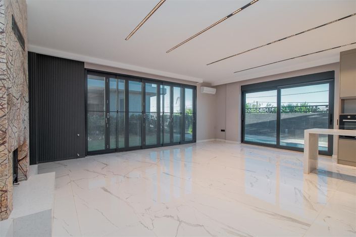 Image No.7-4 Bed Villa for sale