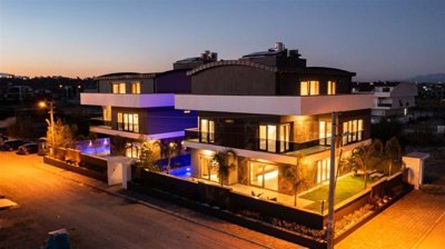 Sensational Antalya Property For Sale In Muratpasa - A stunning three-storey property