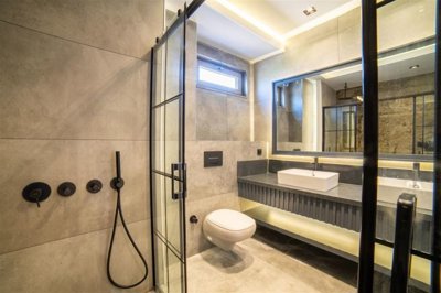 Sensational Antalya Property For Sale In Muratpasa - Ensuite bathroom in each bedroom