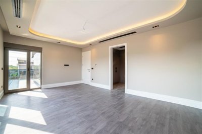 Sensational Antalya Property For Sale In Muratpasa - Generously sized bedrooms