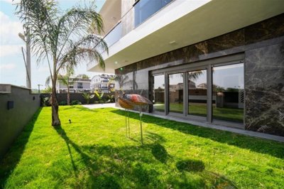 Sensational Antalya Property For Sale In Muratpasa - Private garden and pool