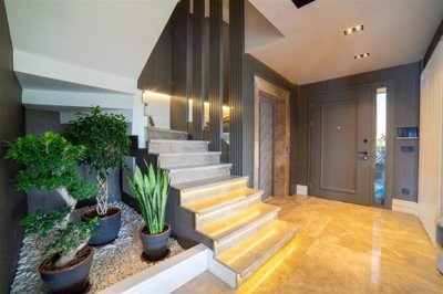 Sensational Antalya Property For Sale In Muratpasa - Entrance hallway and staircase