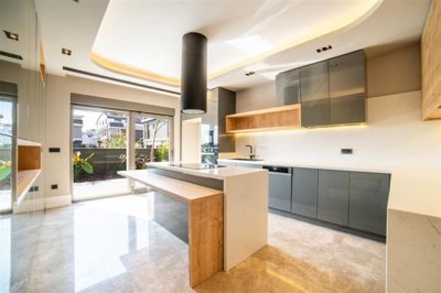 Sensational Antalya Property For Sale In Muratpasa - Kitchen with an island