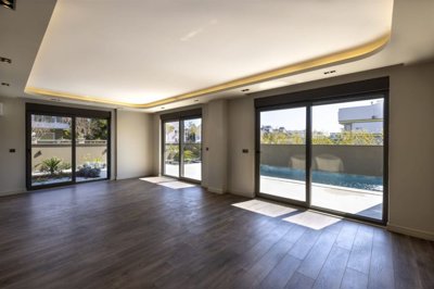 Indulgent Antalya Property For Sale - Lounge full of natural daylight