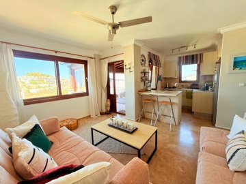 Key-Ready Sea View Bodrum Apartment For Sale In Gumusluk - Open-plan layout
