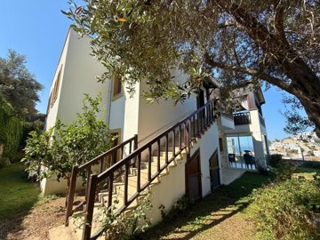 Key-Ready Sea View Bodrum Apartment For Sale In Gumusluk - Separate entrancee