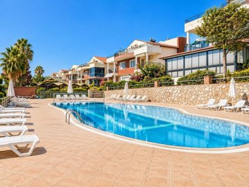 Seafront Semi-Detached Villa For Sale In Didim – Pool and sunbathing terraces