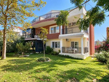 Seafront Semi-Detached Villa For Sale In Didim – Main view of the three-bedroom villa
