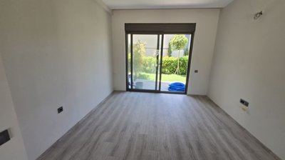 Garden Apartment For Sale In Antalya - Lounge with garden access