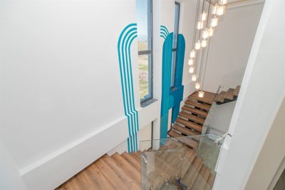Beautiful Detached Triplex Villa For Sale in Belek, Antalya - Stylish staircase