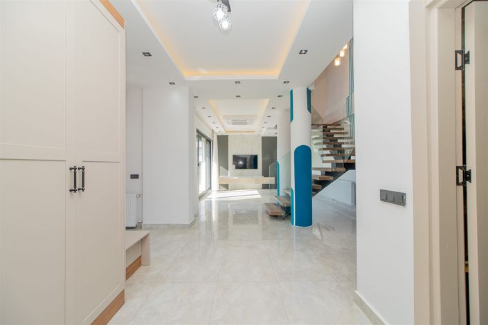 Image No.3-6 Bed Villa for sale
